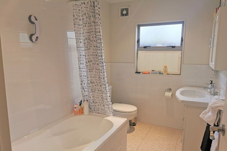 Photo of property in 32a Miro Street, New Lynn, Auckland, 0600