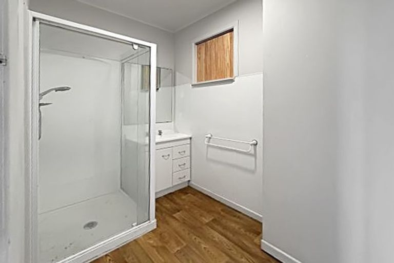 Photo of property in 43a Savoy Road, Glen Eden, Auckland, 0602