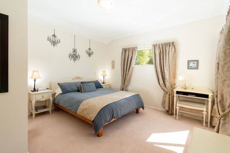 Photo of property in 2 Derry Hill, Churton Park, Wellington, 6037