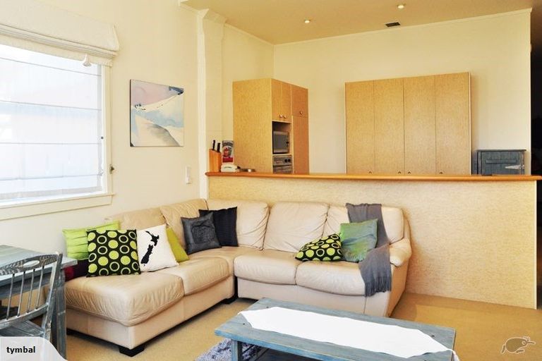 Photo of property in 37u5 Majoribanks Street, Mount Victoria, Wellington, 6011