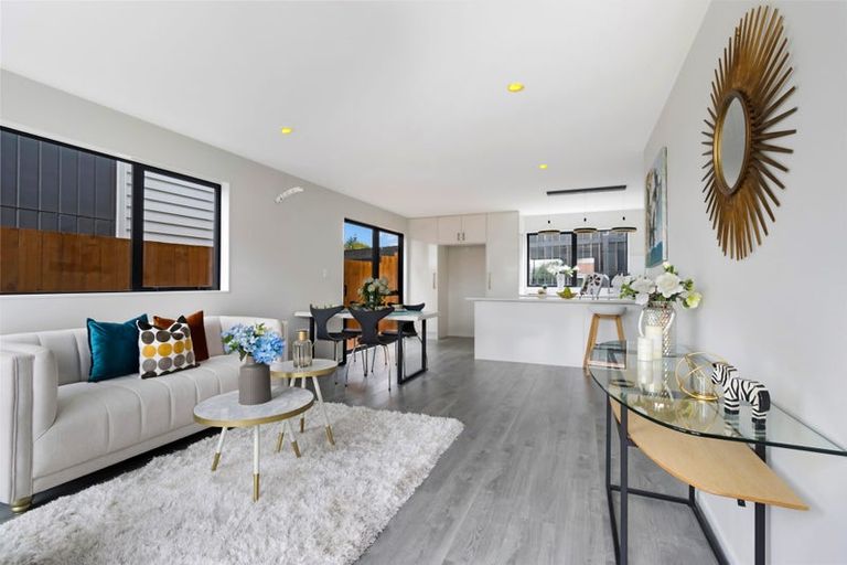 Photo of property in 4035f Great North Road, Glen Eden, Auckland, 0602