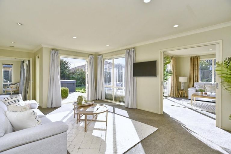 Photo of property in 8 Ross Place, Northwood, Christchurch, 8051