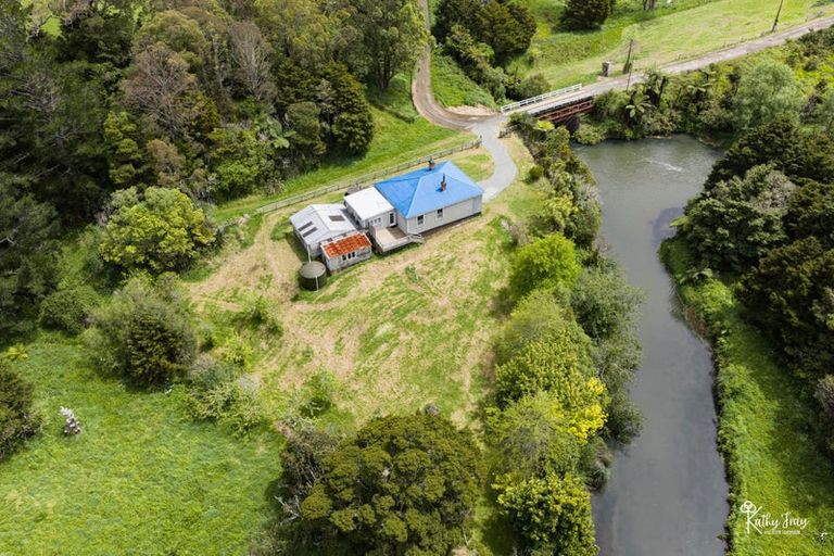 Photo of property in 27 Donnellys Station Road, Donnellys Crossing, Dargaville, 0379