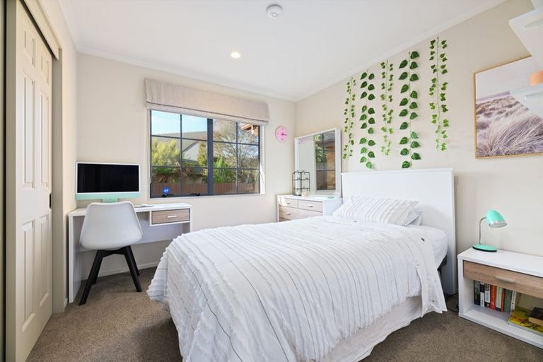 Photo of property in 15 Graven Court, Henderson, Auckland, 0612