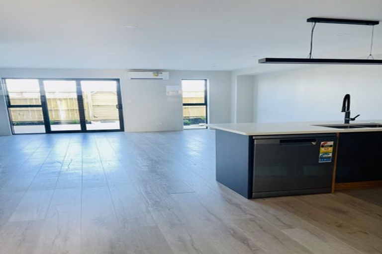 Photo of property in 16 Mene Way, Karaka, 2113
