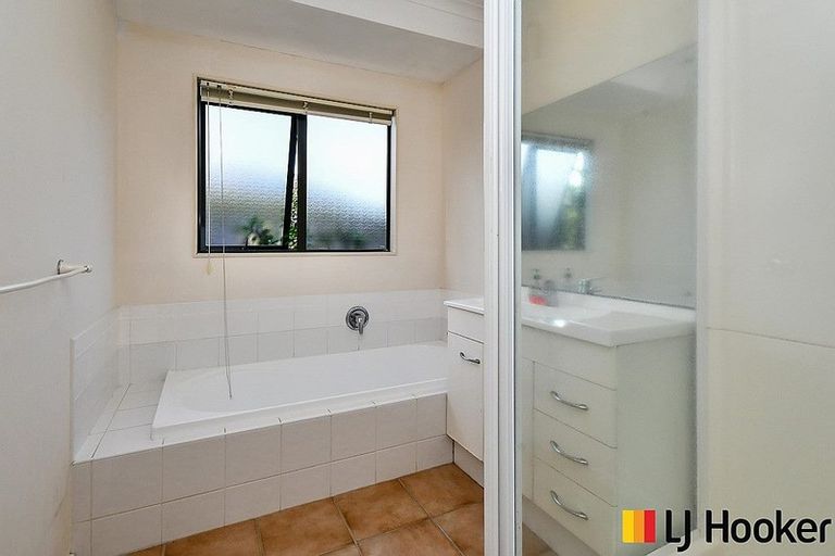 Photo of property in 25a Puriri Road, Pukekohe, 2120