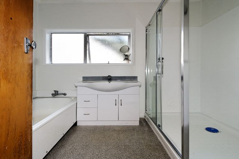 Photo of property in 5 Kotinga Avenue, Glen Eden, Auckland, 0602