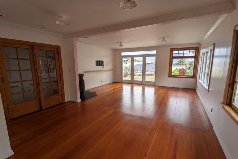 Photo of property in 5 Golf Road, Paraparaumu Beach, Paraparaumu, 5032