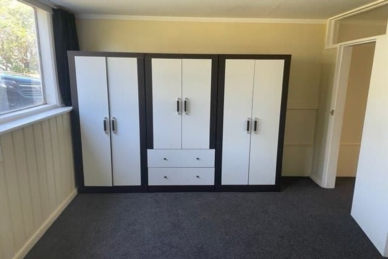 Photo of property in 100 Stewart Drive, Newlands, Wellington, 6037