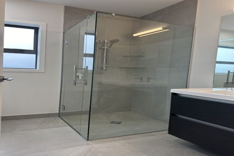 Photo of property in 5 Cassin Place, Taradale, 4112