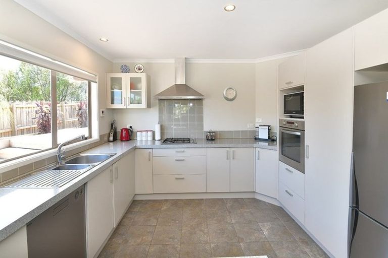 Photo of property in 5 Seamount Drive, Red Beach, 0932