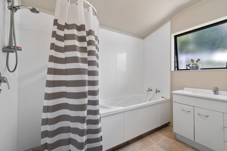 Photo of property in 95a Simpson Road, Ranui, Auckland, 0612