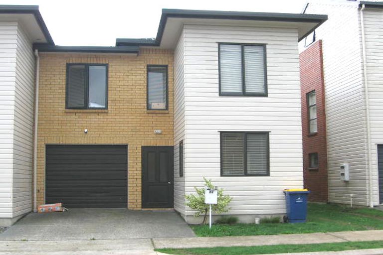 Photo of property in 22 Verdale Circle, Glen Eden, Auckland, 0602