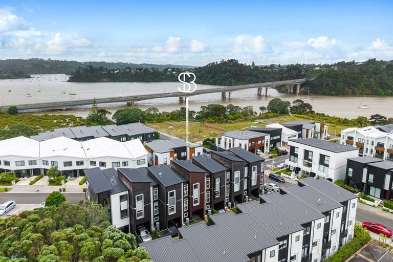 Photo of property in 25 Marine Parade, Hobsonville, Auckland, 0616