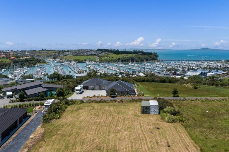 Photo of property in 3 Laguna Place, Matakatia, Whangaparaoa, 0930