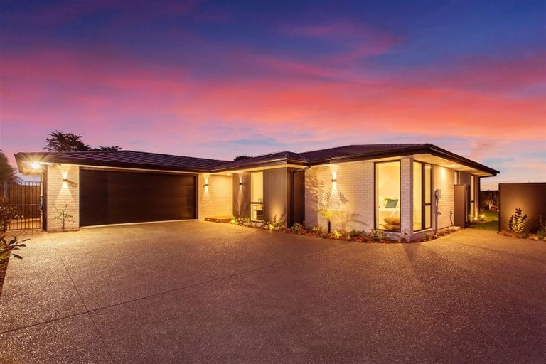 Photo of property in 92 Leistrella Road, Hoon Hay, Christchurch, 8025