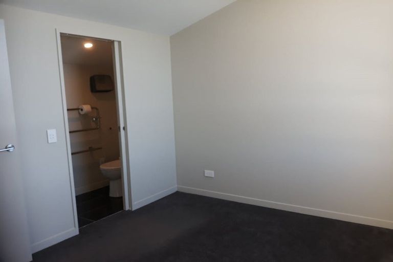 Photo of property in 2u9 Stone Street, Miramar, Wellington, 6022