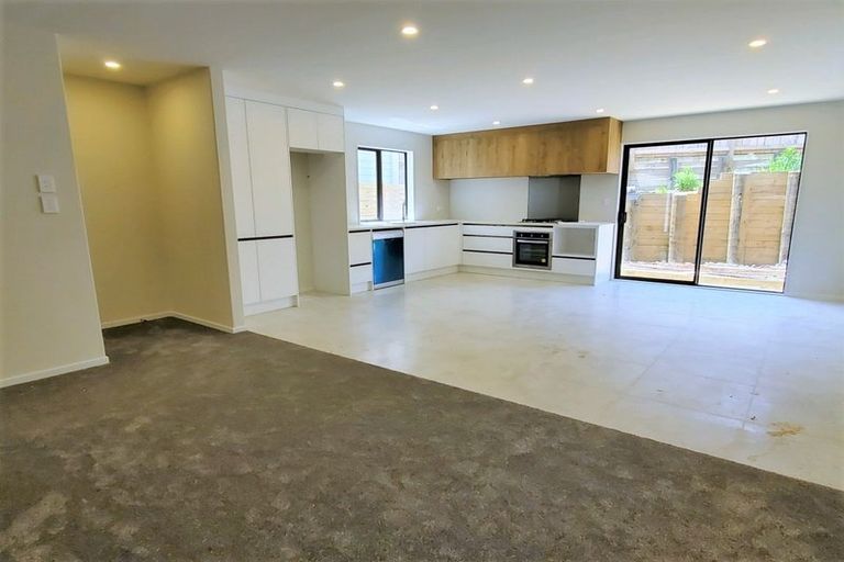 Photo of property in 16b Kaimai Avenue, Massey, Auckland, 0614