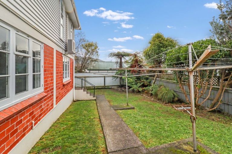 Photo of property in 2 Argyle Grove, Trentham, Upper Hutt, 5018