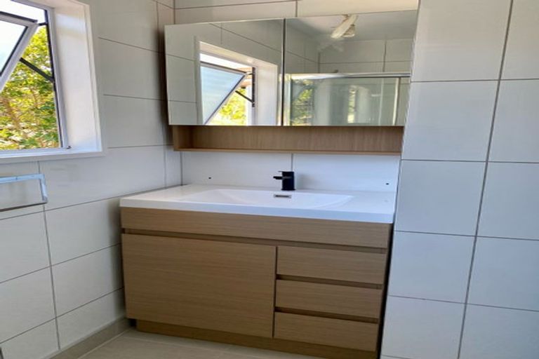 Photo of property in 21 Eskdale Road, Birkdale, Auckland, 0626