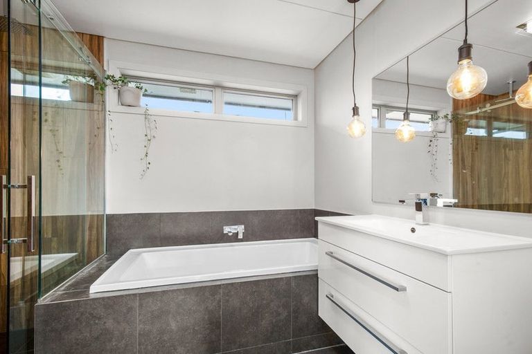 Photo of property in 128 Ashworth Street, Alexandra, 9320