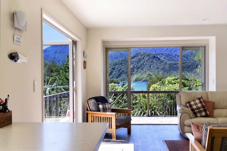 Photo of property in 3215 Archers Road, Tennyson Inlet, 7195