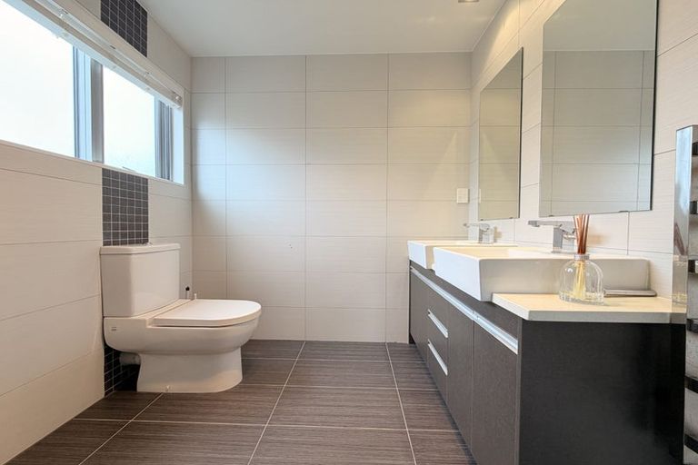 Photo of property in 70 Laurel Oak Drive, Schnapper Rock, Auckland, 0632