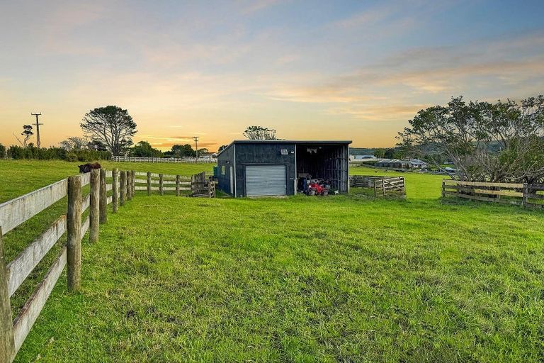 Photo of property in 118 Cottle Road, Taupaki, Henderson, 0782