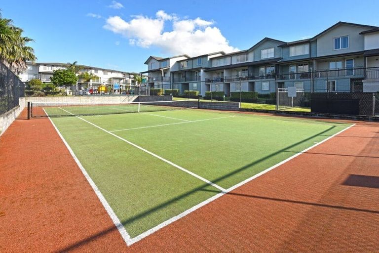 Photo of property in 5 Opito Way, East Tamaki, Auckland, 2013