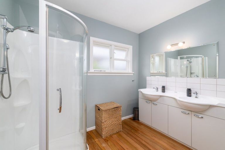 Photo of property in 27 Whero Avenue, Diamond Harbour,  8971