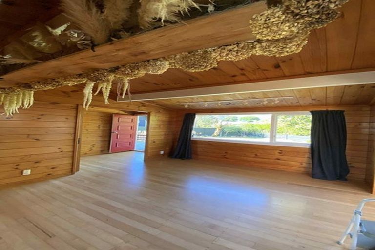 Photo of property in 8-8a Walton Avenue, Waikanae, 5036