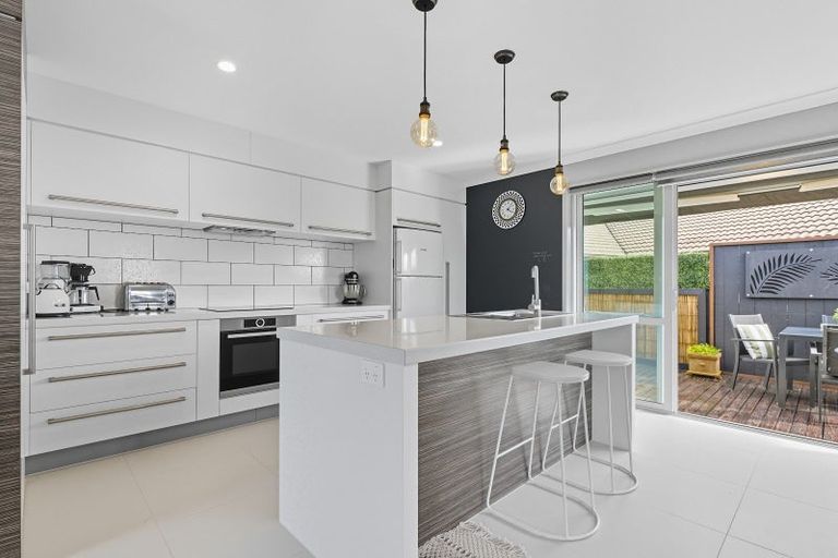 Photo of property in 11 Haden Place, Omokoroa, 3114
