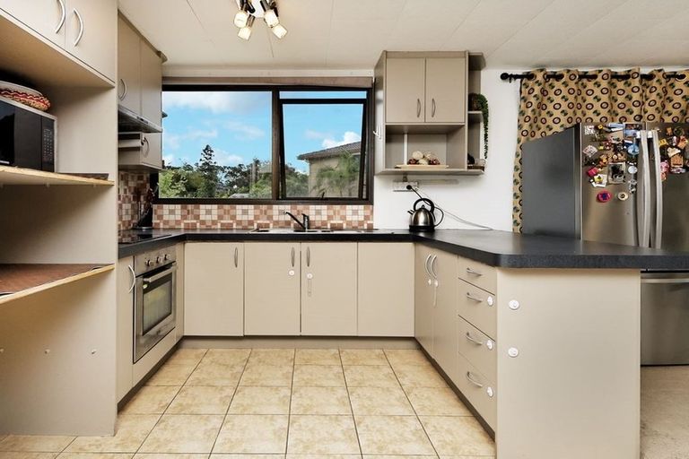 Photo of property in 17 Rehia Road, Massey, Auckland, 0614