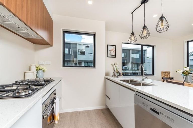 Photo of property in 16/5 Perekia Street, Albany, Auckland, 0632