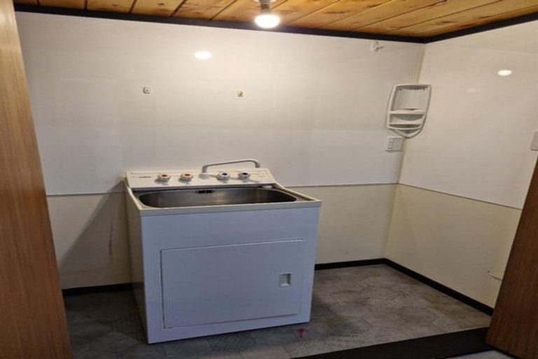 Photo of property in 2/2 Tiverton Crescent, Whalers Gate, New Plymouth, 4310
