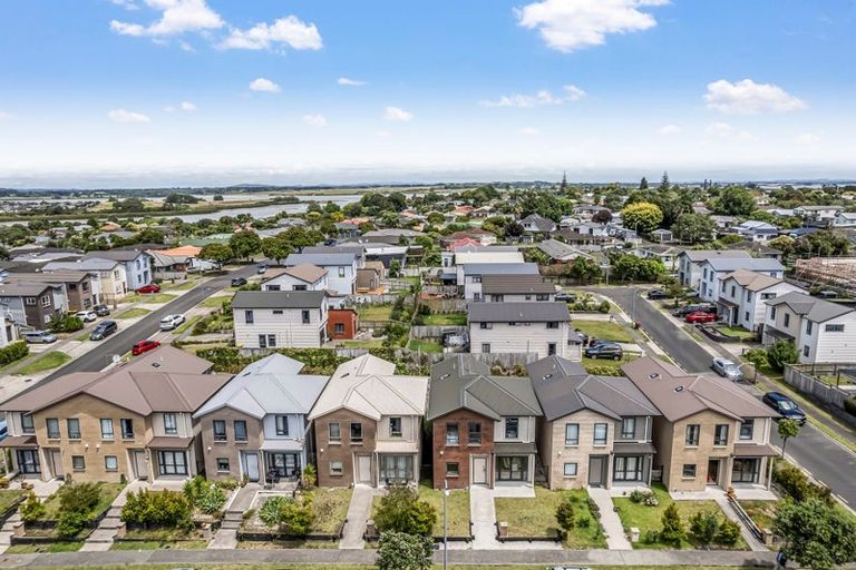Photo of property in 43 Becker Drive, Weymouth, Auckland, 2103