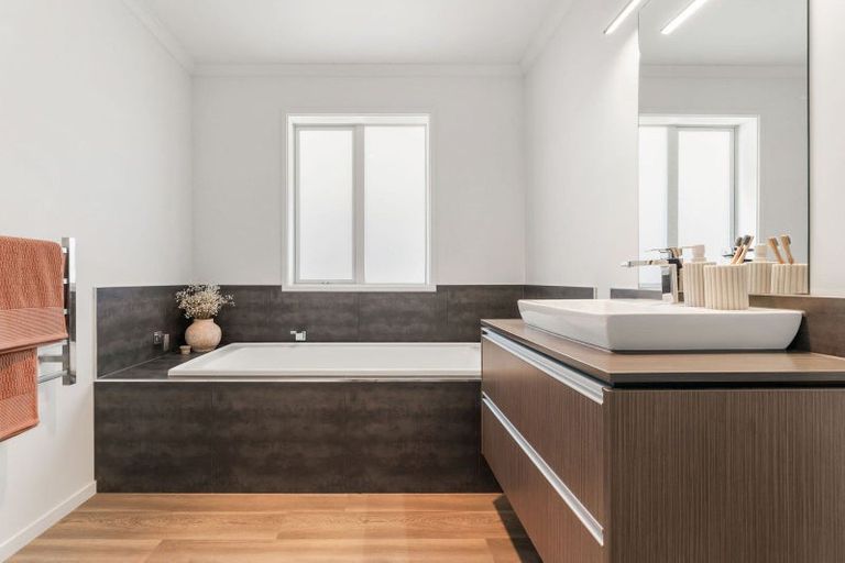 Photo of property in 4 Fender Close, Pyes Pa, Tauranga, 3112