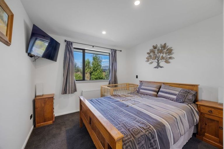 Photo of property in 10 Jack Young Place, Albert Town, Wanaka, 9305