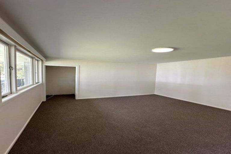 Photo of property in 60 Edmonton Road, Henderson, Auckland, 0612