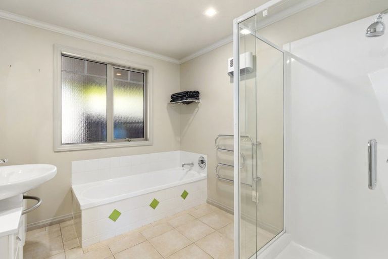 Photo of property in 100 Kings Drive, Wanaka, 9305