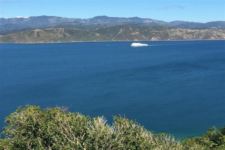 Photo of property in 200 Nevay Road, Karaka Bays, Wellington, 6022