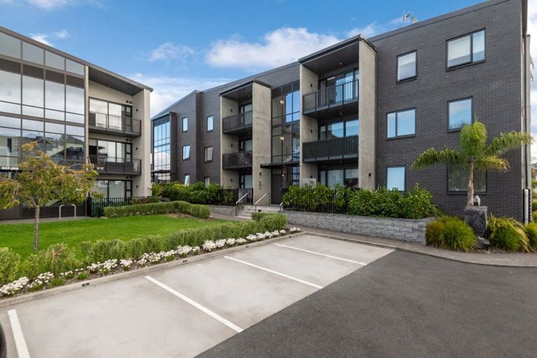 Photo of property in 103/165 Lake Road, Northcote, Auckland, 0627