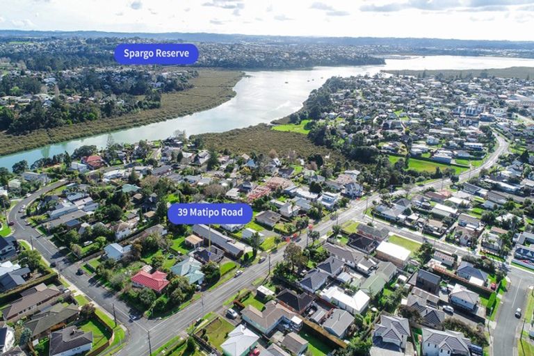 Photo of property in 39 Matipo Road, Te Atatu Peninsula, Auckland, 0610