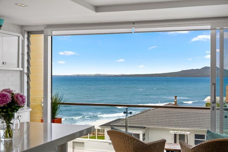 Photo of property in Seaview Apartments, 10/64 Milford Road, Milford, Auckland, 0620