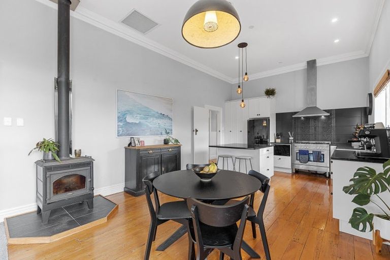 Photo of property in 17 Perrin Place, Kelvin Grove, Palmerston North, 4414