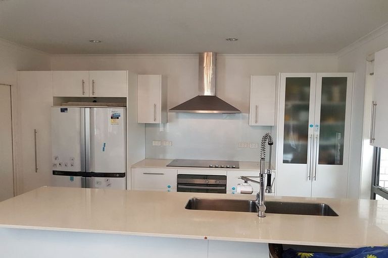 Photo of property in 28 Gibbston Crescent, Flat Bush, Auckland, 2016