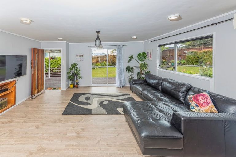 Photo of property in 140 Colwill Road, Massey, Auckland, 0614