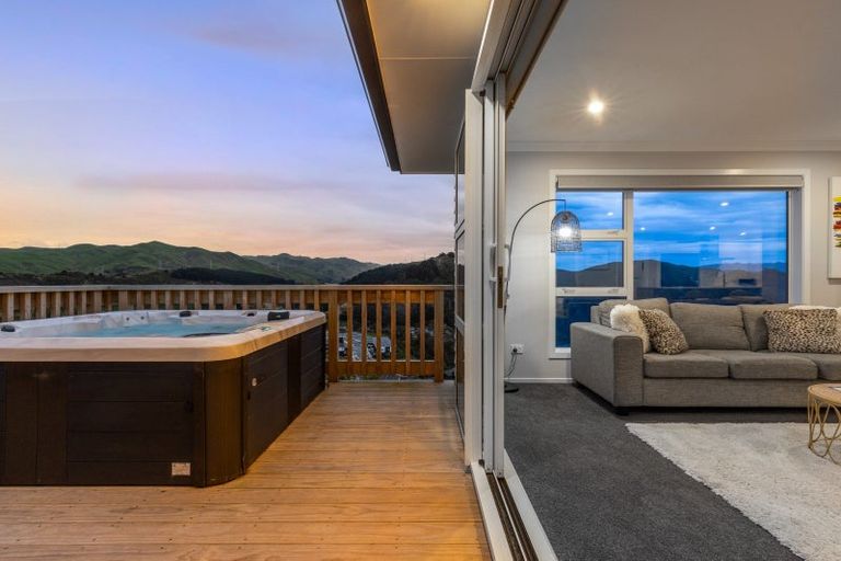 Photo of property in 6 Stunsail Lane, Whitby, Porirua, 5024