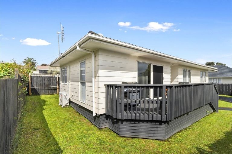 Photo of property in 2/49 Strid Road, Te Atatu South, Auckland, 0610