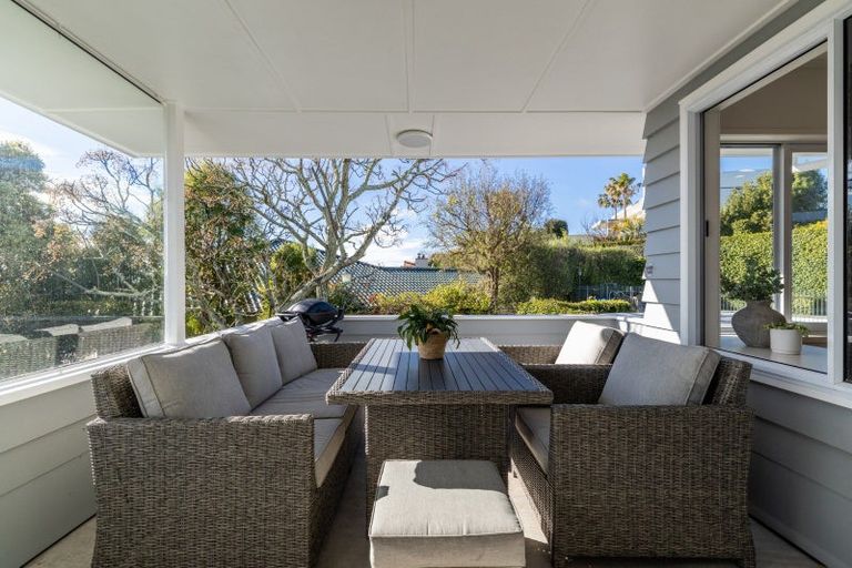 Photo of property in 21 Busby Hill, Havelock North, 4130